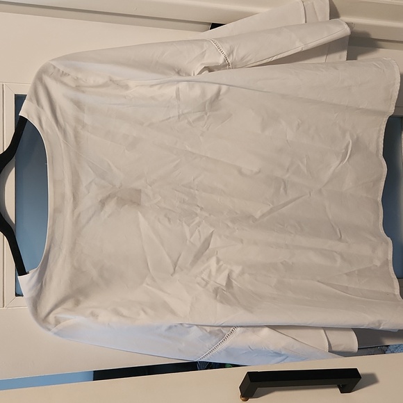 White cotton v neck with bell sleeves - Picture 6 of 6